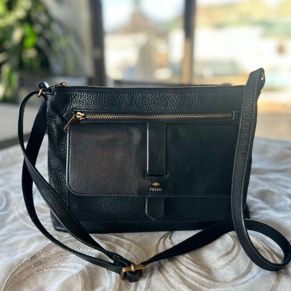 Fossil vintage black leather crossbody bag